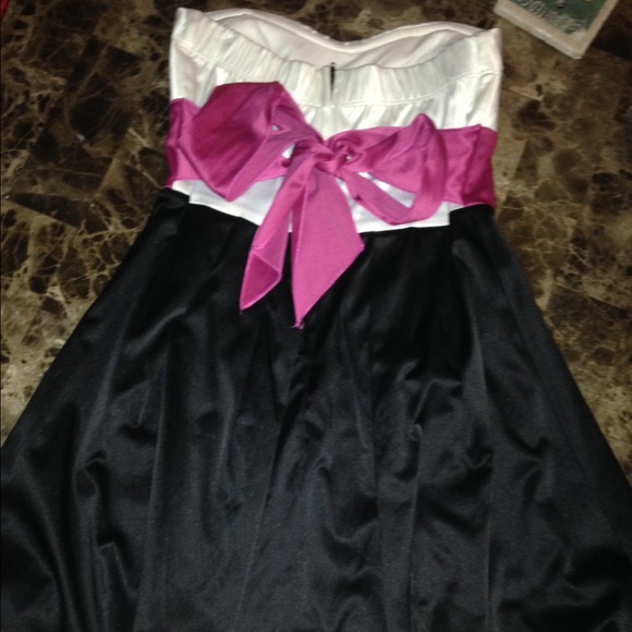 Formal black, white and pink dress - Picture 2 of 2
