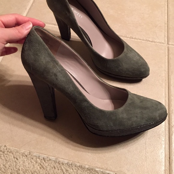 Grey suede Nine West heels - Picture 2 of 5