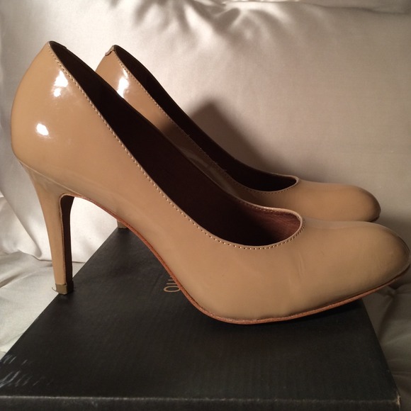 CORSO COMO Del Beige Patent Leather Heels Size 9