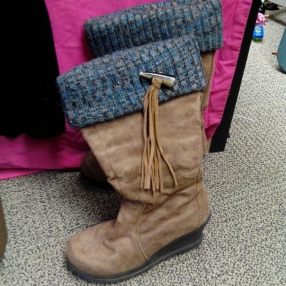 Sweater boots