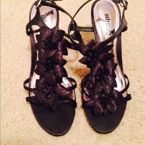 Unlisted black wedges