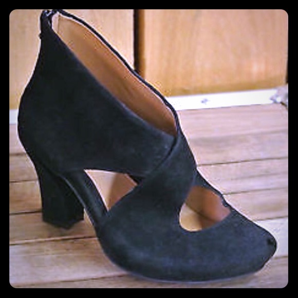 Earthies Shoes - REDUCED! Earthies Authentic Suede 'SYRIANA'