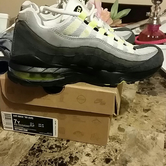 Nike Air maxes