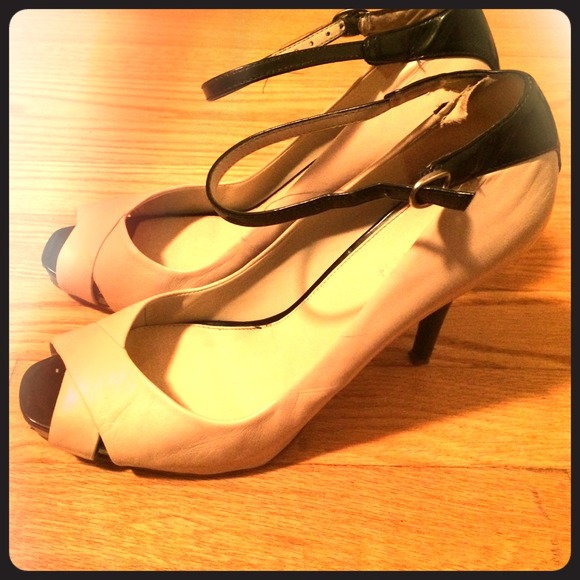 Nine West Peep toe pumps