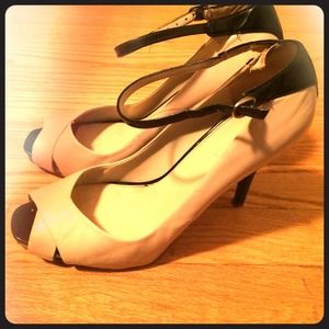 Nine West Peep toe pumps