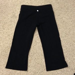 Black lululemon capris