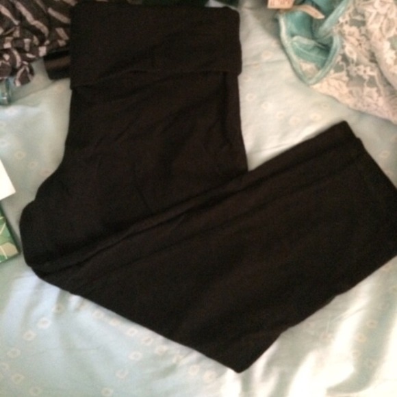 Black yoga pants