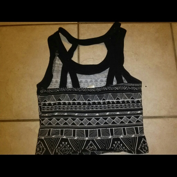 Aztec crop top - Picture 2 of 4