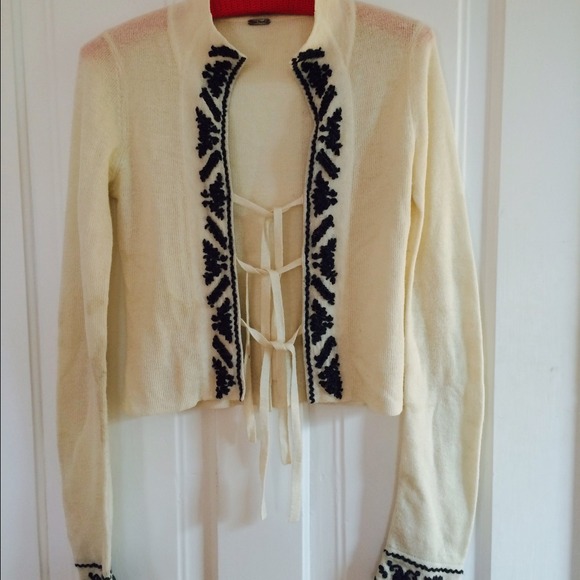 ✨Now on SALE✨White free people sweater