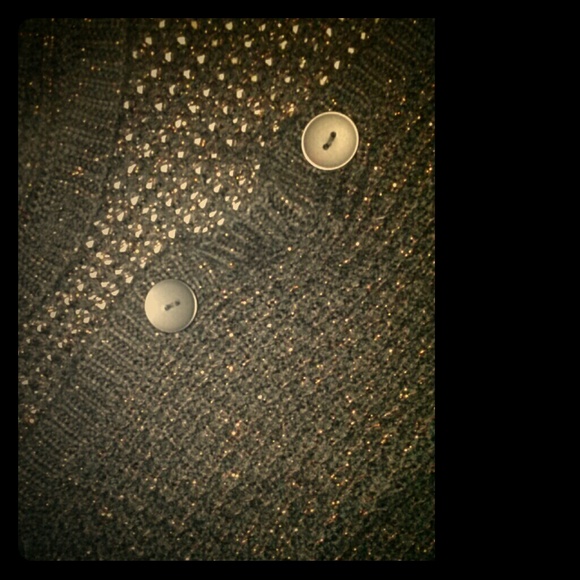 Black and gold 3/4 sleeve sweater
