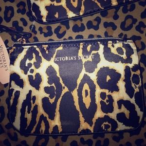 ❌❌SOLD❌❌Victoria's Secret cheetah wristlet