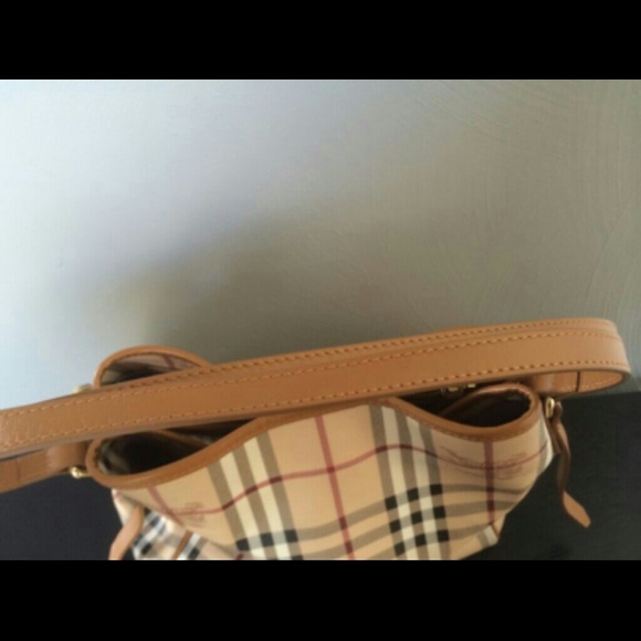 Burberry Tote - Picture 3 of 4