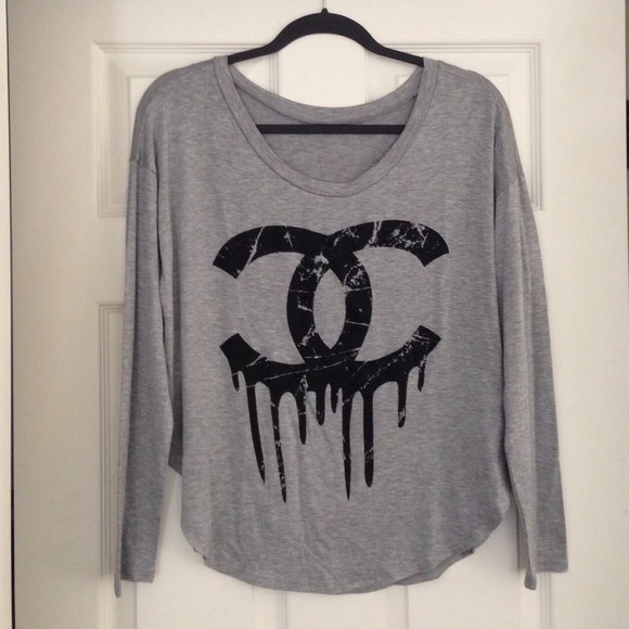 Tops - NWOT Gray & Black Dripping CC Top