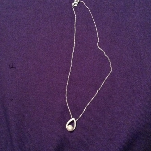 Delicate feminine single pearl necklace!