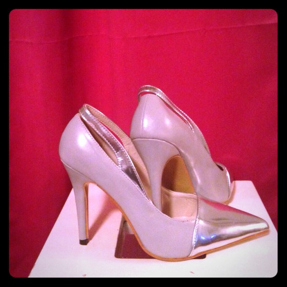 Pointed toe stiletto