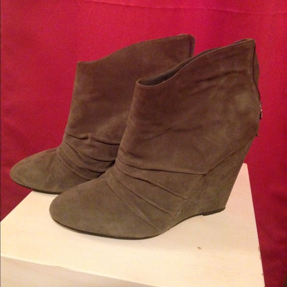 BCBG suede grey booty