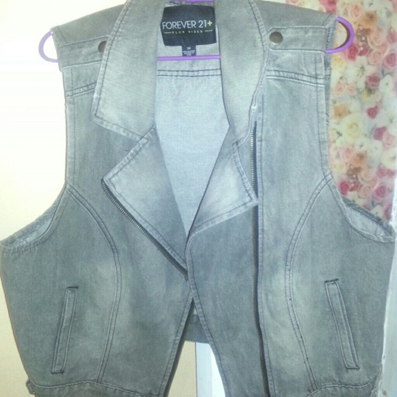 F21+ Charcoal vest