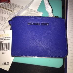 Michael kors wristlet( O N H O L D ) 4 zumbahottie