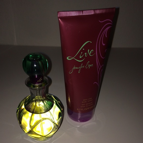 JLO Live perfume