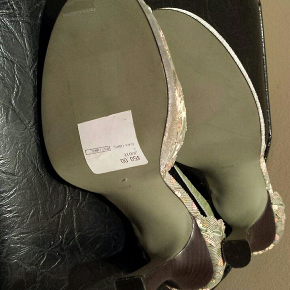 Mudd size 8.5 floral peep toe heels - Picture 3 of 3