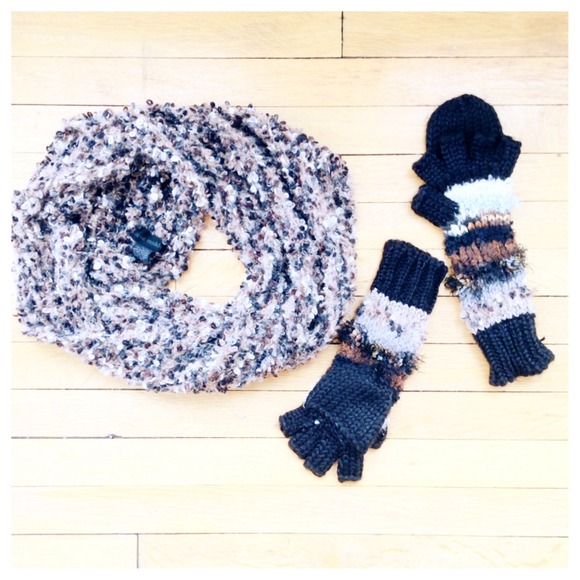 Steve Madden infinity scarf and gloves - Picture 1 of 1