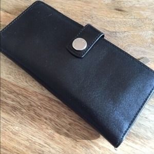 Hobo Iris Black Wallet