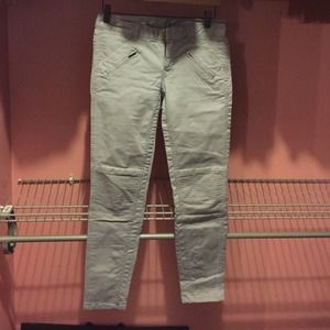 Gray Gap skinny Minnie khakis
