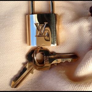 💯 Authentic Louisvuitton Lock&Keys