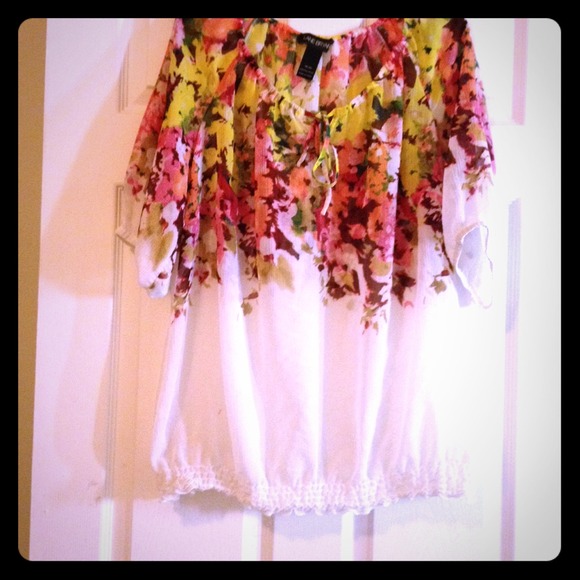 Gorgeous floral blouse.