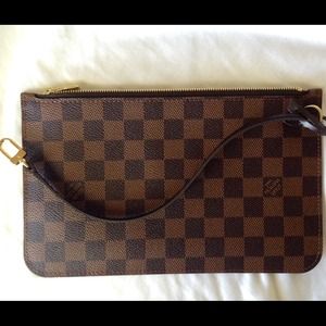 💯 Authentic Louis Vuitton Damier MM Clutch