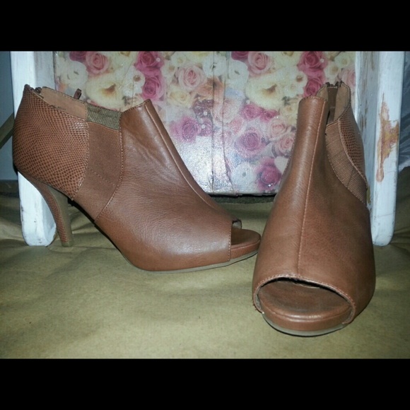 Peep toe booties - Picture 1 of 3