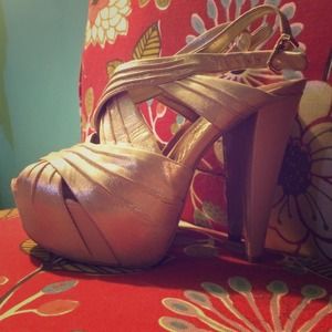 Jessica Simpson platforms