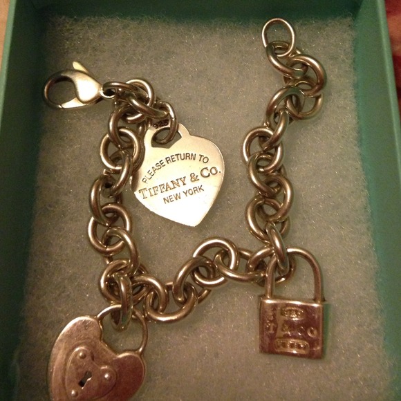 Tiffany's charm bracelet heart tag, 2 locks - Picture 1 of 3