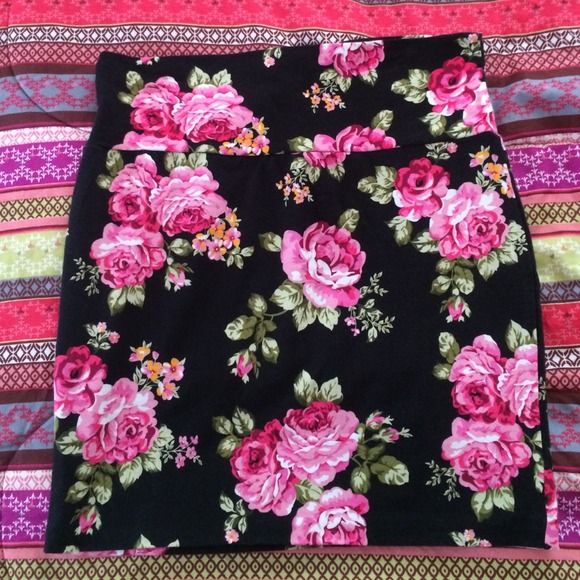 Floral mini skirt