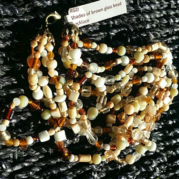 GLASS BEADS NECKLACE