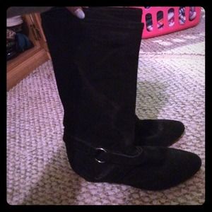 DKNY wedge calf boots: Black!