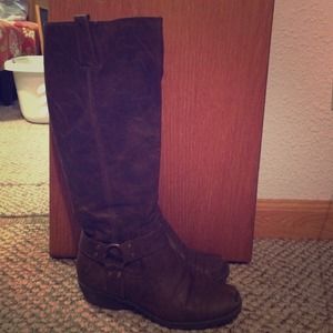 brown knee high wedge boots; Pre Loved! ❤️