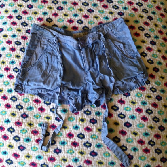 Gifted 🌺 Guess denim shorts!