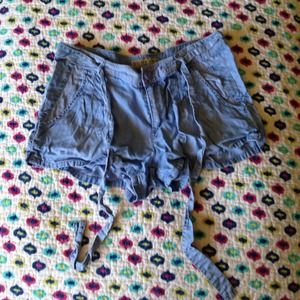Gifted 🌺 Guess denim shorts!