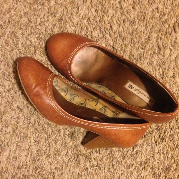 American Eagle pumps