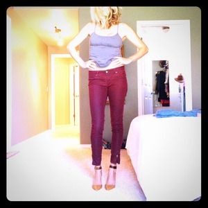 Maroon skinny pants! Gold accents Size 28