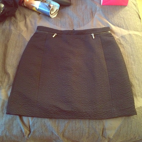 Brand new high waisted skirt with zipper detail