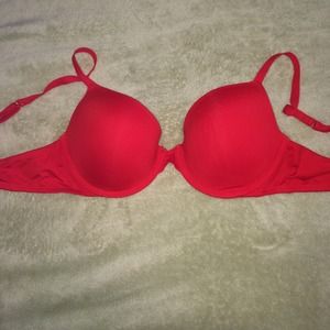 Red Victoria secret bra 💋