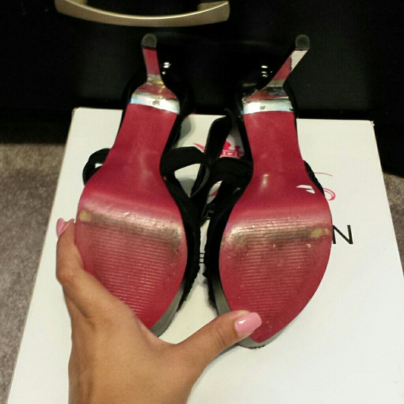 Gorgeous Paris Hilton collection heels - Picture 2 of 4