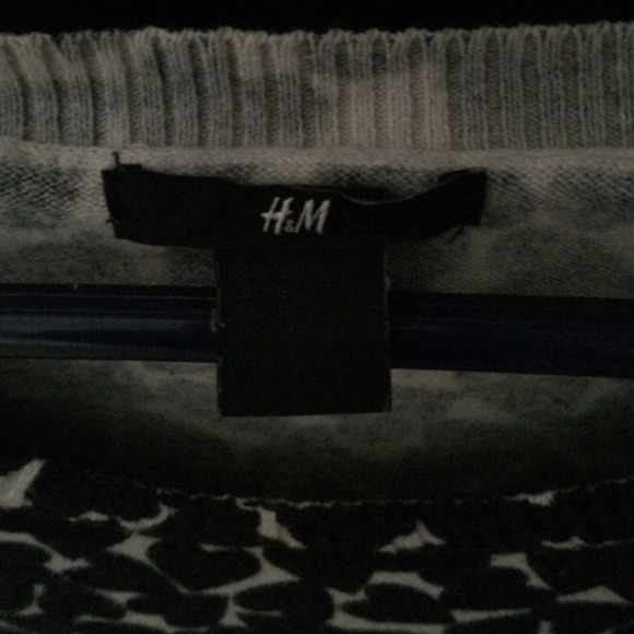 H&M heart sweater - Picture 3 of 3