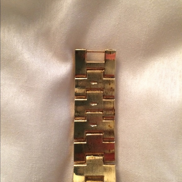 Gold colored watch - Picture 3 of 4