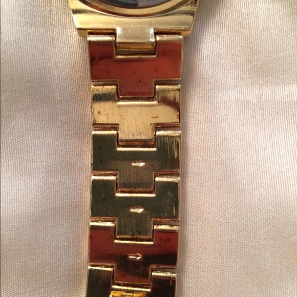 Gold colored watch - Picture 4 of 4