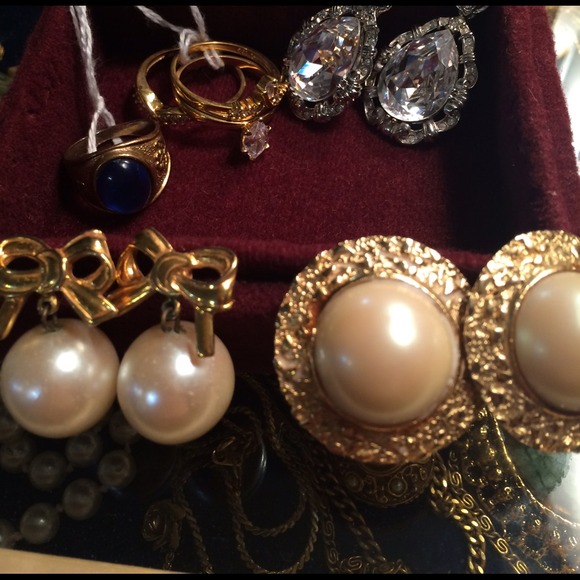 ❗️Please Read🎀Vintage pearl earrings with bows 🎀
