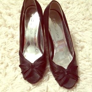 Black pumps