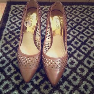 LIGHT BROWB MICHAEL KORS 7 1/2 HEELS!